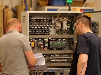Elektonik_Hattingen-Montage-von-Filteranlagen.jpg Elektonik_Hattingen-Montage-von-Filteranlagen.jpg